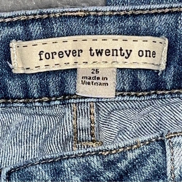 Forever 21 Low Rise Distressed Jeans Women’s Size 26 - Picture 2 of 9